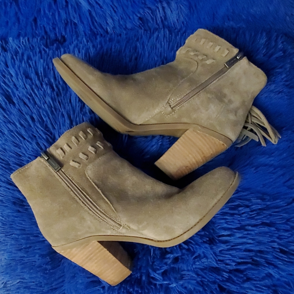 Boots - Picture 3 of 3